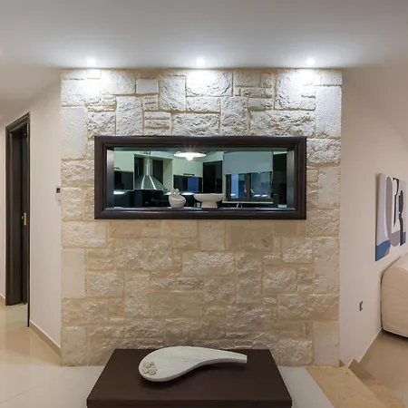 Villa Wisdom - Elegant & Homely With Pool, Galatas