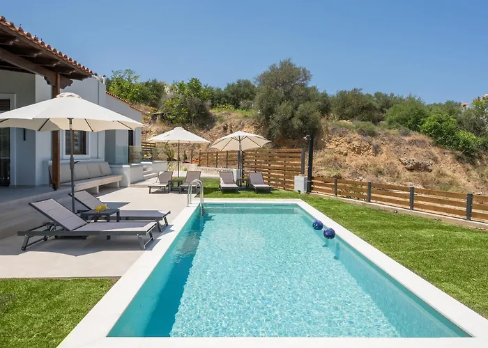 빌라 Wisdom - Elegant & Homely With Pool, Galatas *