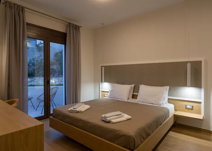 Wisdom - Elegant & Homely With Pool, Galatas 빌라 *