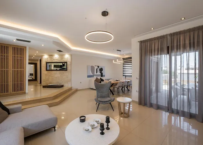 빌라 Wisdom - Elegant & Homely With Pool, Galatas 하니아