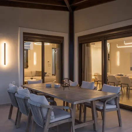 Wisdom - Elegant & Homely With Pool, Galatas *