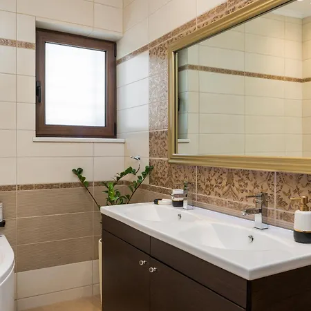 Wisdom - Elegant & Homely With Pool, Galatas