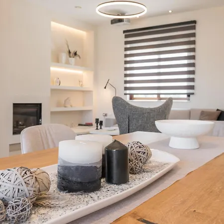 Wisdom - Elegant & Homely With Pool, Galatas *