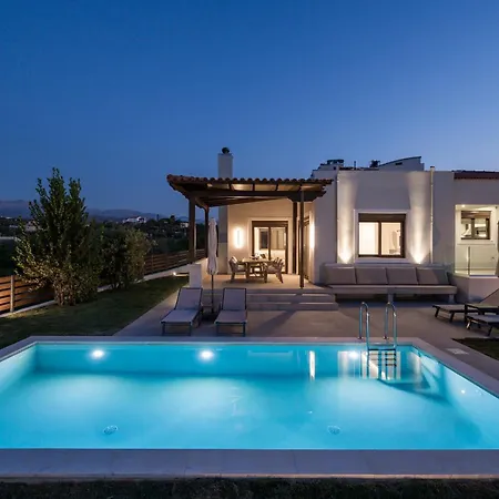 Wisdom - Elegant & Homely With Pool, Galatas 빌라