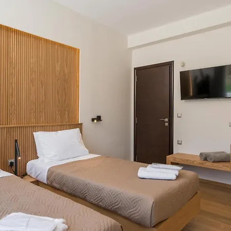 Wisdom - Elegant & Homely With Pool, Galatas Villa