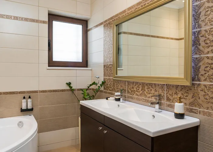 Wisdom - Elegant & Homely With Pool, Galatas