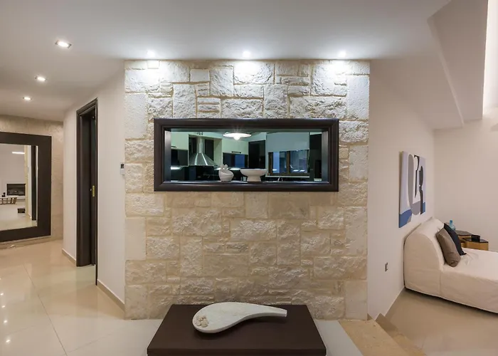 Villa Wisdom - Elegant & Homely With Pool, Galatas