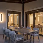 Wisdom - Elegant & Homely With Pool, Galatas *