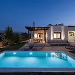 Wisdom - Elegant & Homely With Pool, Galatas Villa