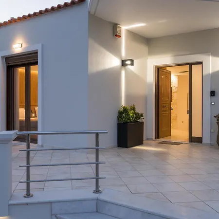 Wisdom - Elegant & Homely With Pool, Galatas