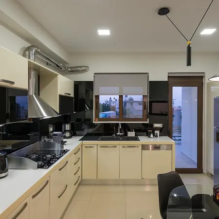 Wisdom - Elegant & Homely With Pool, Galatas * La Canea