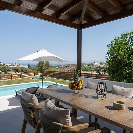 Wisdom - Elegant & Homely With Pool, Galatas *