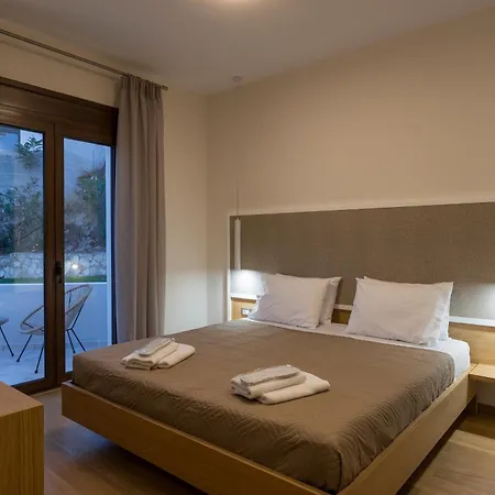 Wisdom - Elegant & Homely With Pool, Galatas 别墅 *