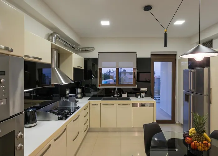 Wisdom - Elegant & Homely With Pool, Galatas * La Canea