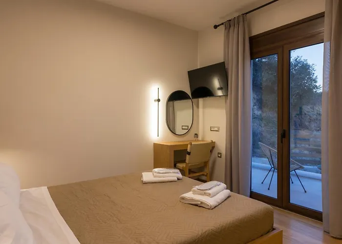 Wisdom - Elegant & Homely With Pool, Galatas Villa