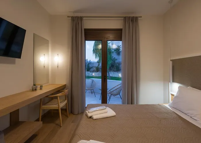 Villa Wisdom - Elegant & Homely With Pool, Galatas *