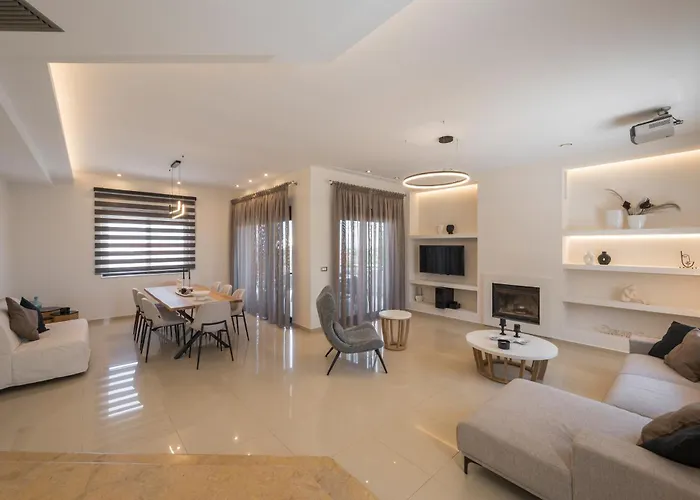 Wisdom - Elegant & Homely With Pool, Galatas