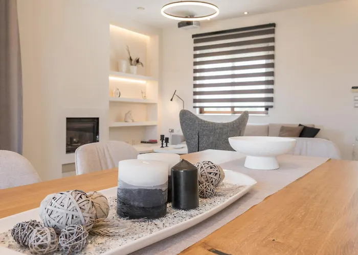 Wisdom - Elegant & Homely With Pool, Galatas *