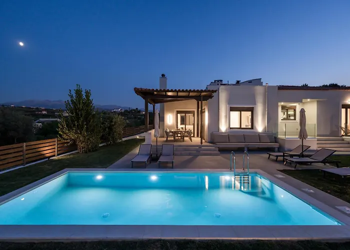 Wisdom - Elegant & Homely With Pool, Galatas Villa