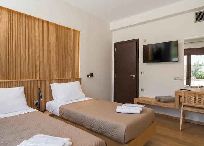 Wisdom - Elegant & Homely With Pool, Galatas Villa