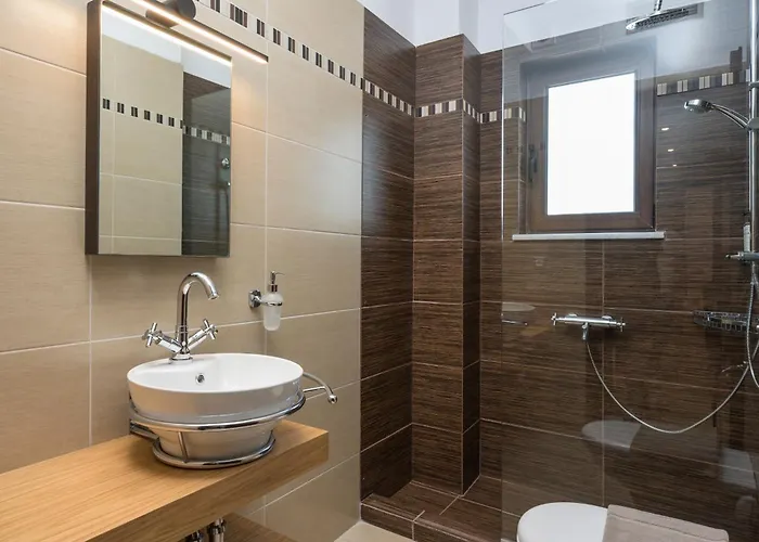 Villa Wisdom - Elegant & Homely With Pool, Galatas *